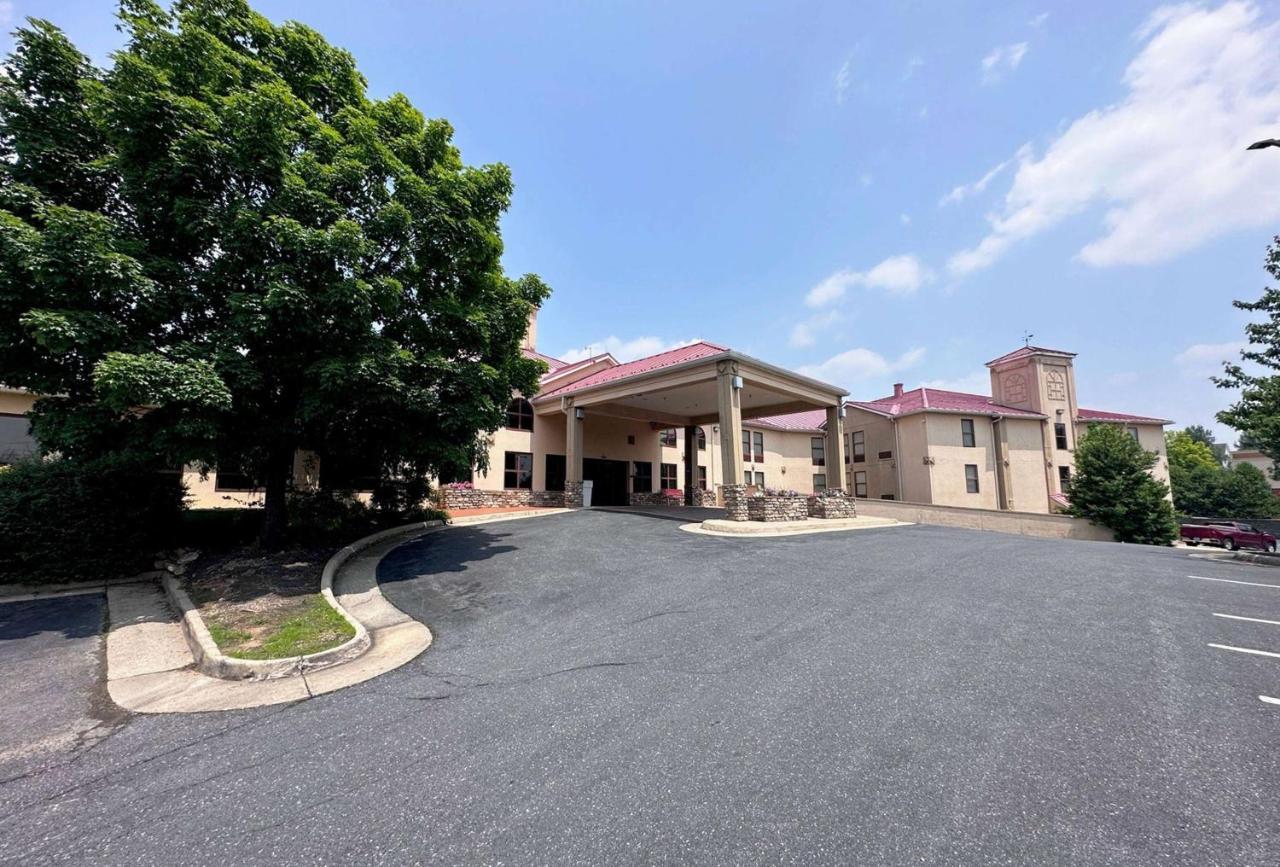 Wingate By Wyndham Waynesboro Hotel Exterior foto