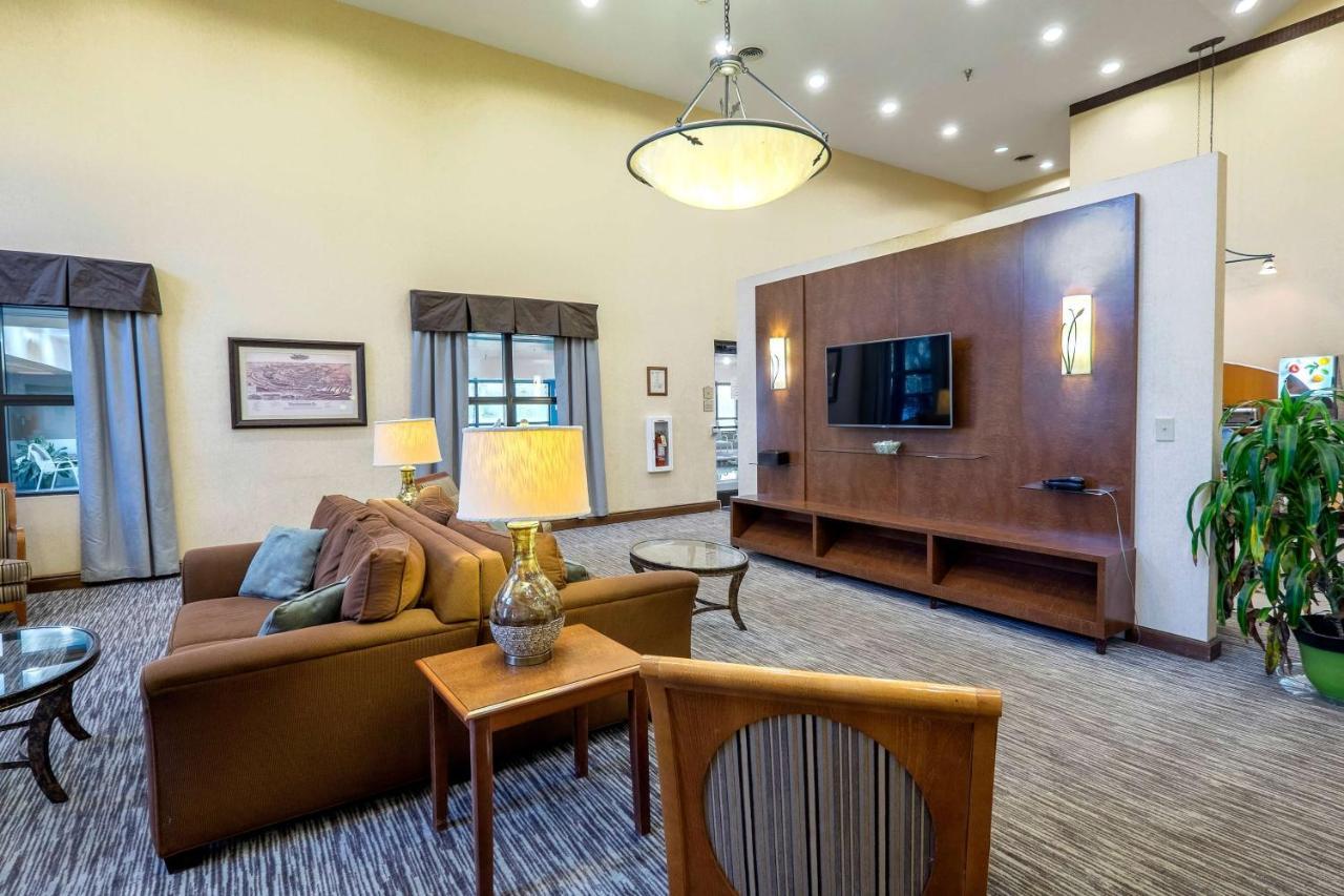 Wingate By Wyndham Waynesboro Hotel Exterior foto